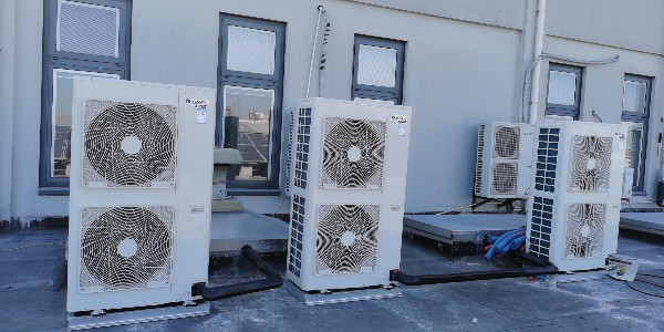 車間大型中央空調(diào)安裝分為哪些階段？車間商用大型中央空調(diào)安裝注意事項(xiàng)