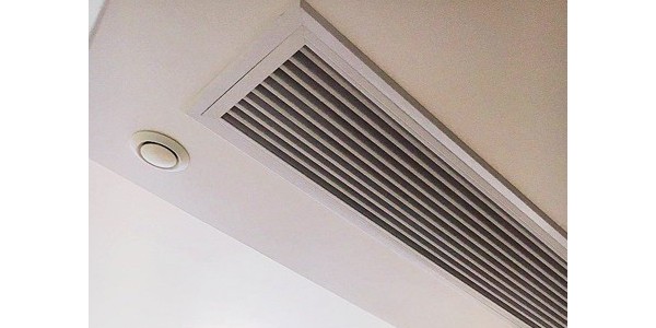 中央空調風板上為什么會有水珠？